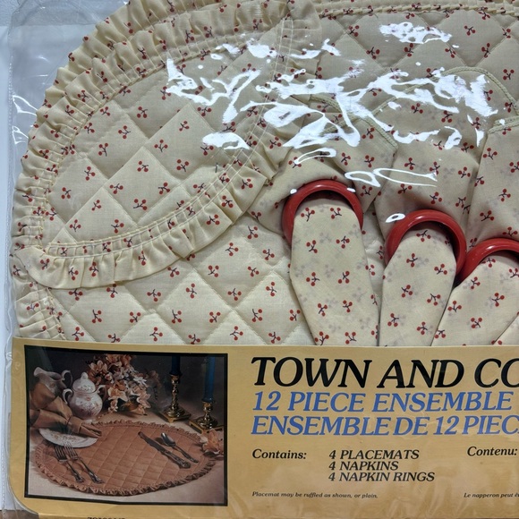 Town And Country 12 Piece Ensemble Of Placemats, Napkins & Napkin Rings - Picture 2 of 9